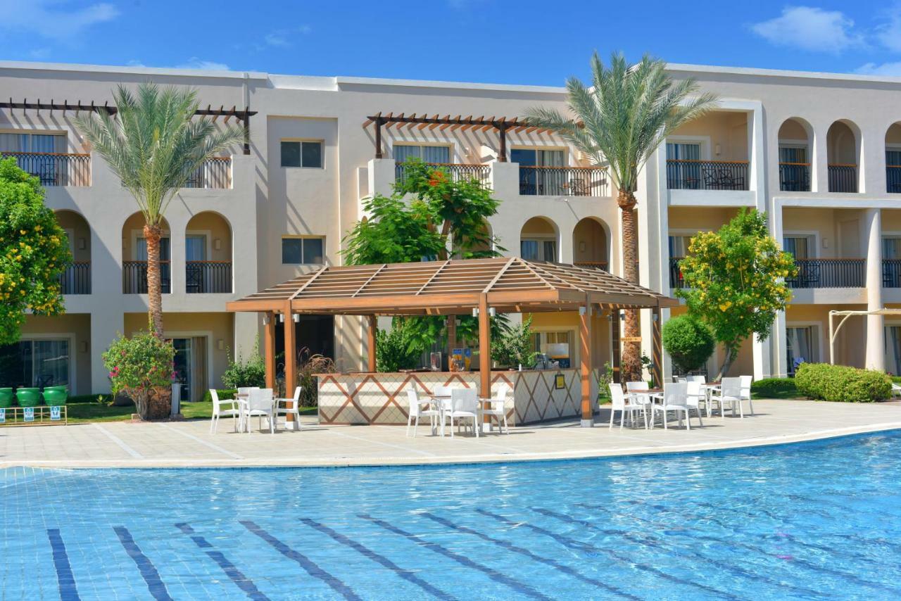 Jaz Mirabel Resort Sharm el-Sheik Eksteriør bilde The swimming pool at the hotel